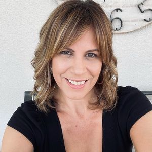 Meet your Posher, Dena